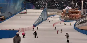 La Chine ouvre à Shanghai le plus gros complexe mondial de ski en intérieur