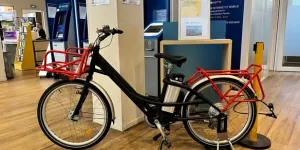 Transports - La Poste revend les vélos électriques des facteurs, refaits à neuf, dans son agence place De-Gaulle à Orléans