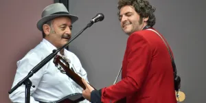 Matthieu Chedid et son père Louis réunis : ce  mini-concert surprise donné dans un Ehpad