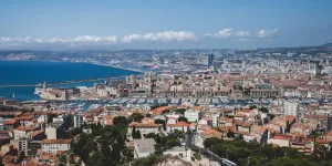 La Cour des comptes étrille le gouvernement pour le suivi "indigent" de son plan d'investissement à Marseille