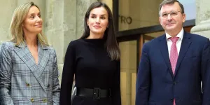 Letizia d’Espagne : la reine réinvente la robe noire avec un look automnal et élégant