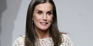 À 52 ans, Letizia d’Espagne adopte ce maquillage flatteur et rajeunissant