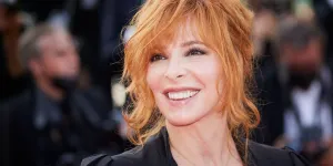 Mylène Farmer : les costumes de sa tournée « Nevermore » décryptés par son styliste Olivier Theyskens