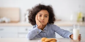 Mon enfant ne veut pas prendre son petit déjeuner : quelle conduite adopter ?