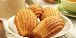 Christophe Michalak dévoile ses 3 secrets pour des madeleines parfaites et « ultra moelleuses »