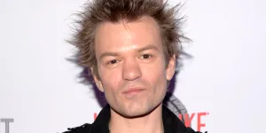 Sum 41 : le chanteur Deryck Whibley accuse l'ex-manageur du groupe d'abus sexuels