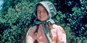 Melissa Gilbert sidérée par son baiser à 15 ans avec un adulte dans La petite maison dans la prairie : “Avec le recul, c’est choquant”