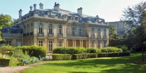 Ce "pot amical" que Sarkozy organise dans un des restaurants les plus chics de Paris avant son incarcération