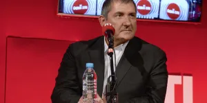 "40 000 euros par mois…" : Yves Calvi, son salaire mensuel mirobolant dévoilé