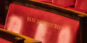 "Le bloc central risque de se crasher" : le compte à rebours avant la dissolution est lancé