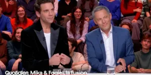 “Sa première question était conne” : Mika raconte sa rencontre avec son “frère”, Marc-Olivier Fogiel 