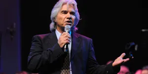 Daniel Guichard : cette chanson qu’il a piquée à Mireille Mathieu a lancé sa carrière