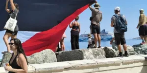 À Syros, la croisière ne s'amuse pas… et les relations entre Israël et la Grèce se refroidissent