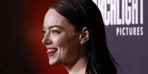 Emma Stone opte pour la boule à zéro