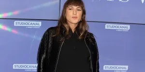 Juliette Armanet enceinte, elle crée la surprise avec son ventre déjà bien arrondi 