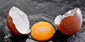 "Nous avons du mal à répondre à la demande" : quasi-absent des rayons, l'œuf est-il victime de son succès ?