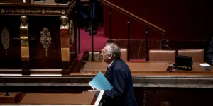 "Si vous criez, je bois" : le dernier jour de François Bayrou ou Patrice Carmouze aux Quatre-Colonnes