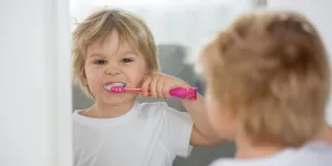 Caries chez le bébé et l’enfant : les conseils des dentistes pour les éviter