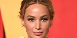 Enceinte de son deuxième enfant, Jennifer Lawrence dévoile sa nouvelle frange