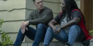 "Un type instable et complotiste" : le super-héros gênant Peacemaker revient pour une jouissive deuxième saison