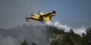 La Grèce affronte "le plus grand incendie jamais enregistré dans l'UE", selon la Commission européenne