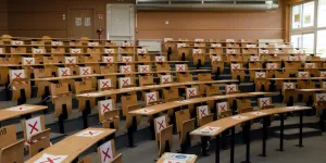 Laetitia, docteure en histoire de l'art : "Ça fait mal de se faire harceler par la CAF alors qu’on est super-diplômé"