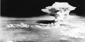 80 ans de Hiroshima : "Était-il moral de recourir à l'arme atomique ?"
