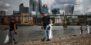 Environnement : à Londres, une manifestation le long de la Tamise contre la pollution massive des cours d’eau dans le pays