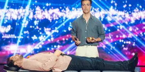 La France a un incroyable talent (M6) : “N’importe quoi !”, les internautes dépités après la découverte du Golden Buzzer d’Eric Antoine (VIDEO)