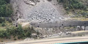 Éboulements en Savoie : le trafic ferroviaire ne sera pas rétabli "avant une petite année", annonce le préfet de Savoie