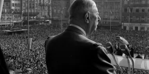 "Ce refus de céder à l'angoisse, c'est son humanité" : dans la peau du général de Gaulle, avec Arnaud Teyssier