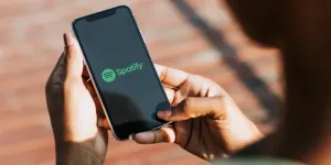 "Ça génère moins de valeur qu’un CD" : rémunération, IA... Les artistes grands perdants de la révolution du streaming