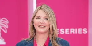 Hélène Rollès annule un concert et refuse de le reporter : son producteur de toujours dit la vérité sur son état de santé