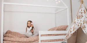 Lit cabane pour son enfant : bonne ou mauvaise idée ? On fait le point