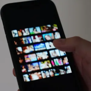 La violence dans le porno : l'angle mort des violences faites aux femmes ?