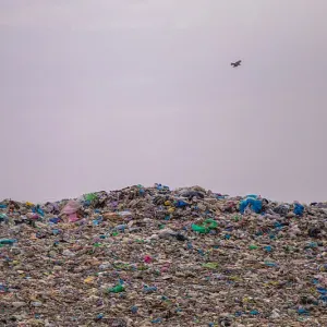 Produire l’abondant en utilisant des ressources rares
