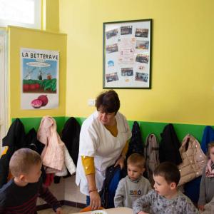 Atsem : éduquer, nettoyer, câliner… Vingt-quatre heures avec les petites mains des écoles maternelles, en mal de reconnaissance