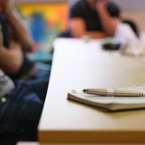 En compagnie des hommes violents