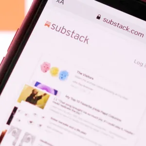 Substack, l’application de newsletters payantes qui cartonne aux Etats-Unis, va-t-elle déplumer les journaux ? – Libération [€]