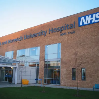 Royaume-Uni : cacher le code public du NHS est une erreur, alerte la FSFE
