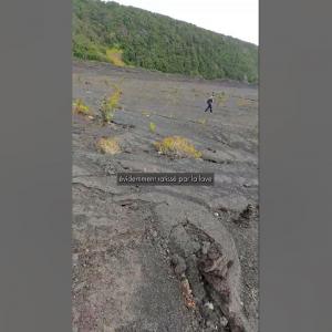 Le sol est plus jeune que mes parents à Hawaï 🌋 #shorts