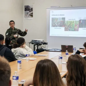 Une nouvelle version "militarisée" de la Journée de défense et de citoyenneté entrera en vigueur dès la rentrée pour les jeunes de 16 à 25 ans