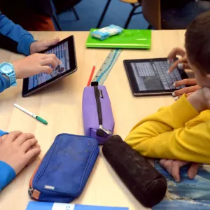 Impact des écrans sur les enfants : une méta-analyse fait état d’effets d’intensité « faible à modérée »