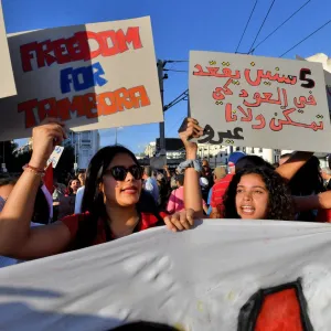 "Si personne ne fait rien, ça ne changera pas" : en Tunisie, des manifestants dénoncent une élection présidentielle transformée "en coup d'État"