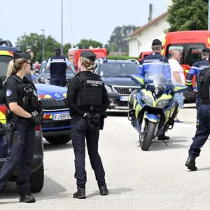 Suspect de 14 ans, gendarmes présents lors des faits… Ce que l'on sait de la mort d'une surveillante, poignardée par un élève devant un collège à Nogent, en Haute-Marne