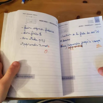 Donner les devoirs : rituel du soir ou levier du matin ?