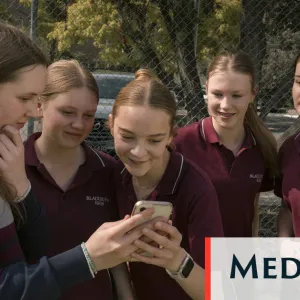 Interdire les réseaux sociaux et le portable : « Un renoncement politique et une démission éducative »