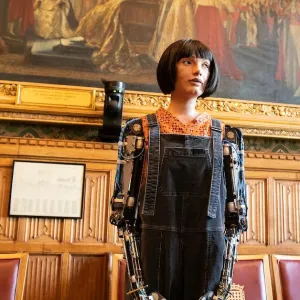 Dominique Méda : « L’IA occupe une place démesurée dans les discours politiques et les imaginaires collectifs » | Usbek & Rica