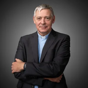 Dominique Greiner, DG de Bayard Presse : « Vincent Bolloré et Pierre-Édouard Stérin polluent le débat par leur puissance économique et financière » | la revue des médias