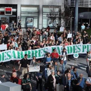 Des arbres pas des pubs : l'histoire du collectif plein la vue - Organisez-vous !